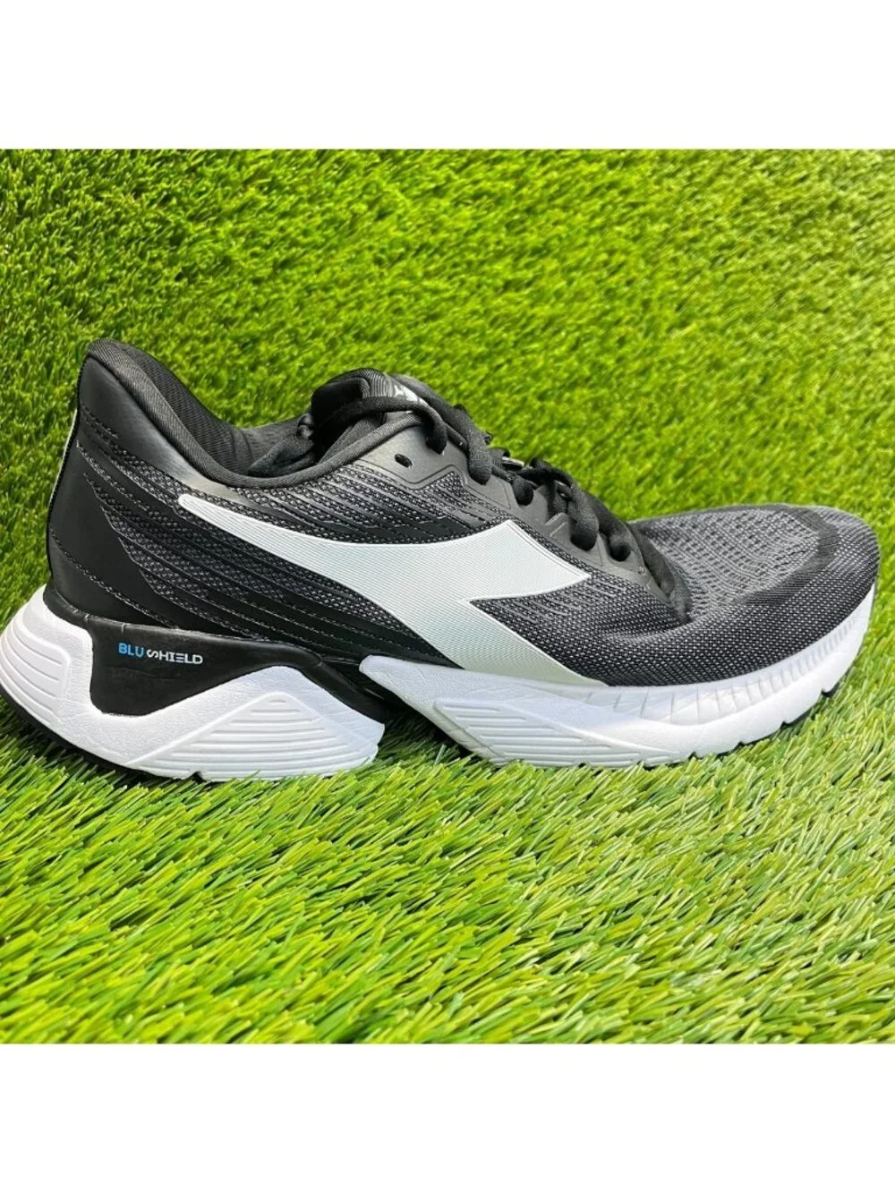 Diadora Mythos Blushield Vigore 3 Mens Size 10.5 Black Running Shoes Sneakers